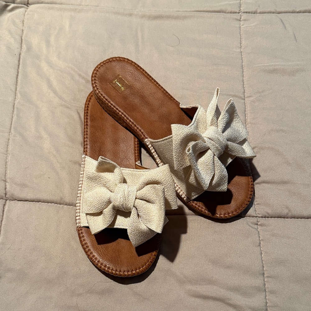 Elegant Cream Bow Slide Sandals